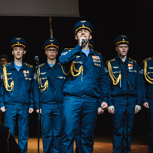 Хор "Поющая эскадрилья" принимает участие в параде военных песен 