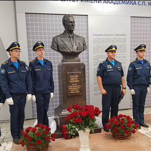 Открыты мемориальная доска и бюст Виктора Павловича Лукачева